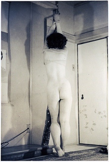 84-2お尻丸出し?