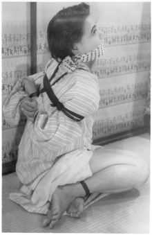 108−9 DS04 須川令子寝乱れ姿1