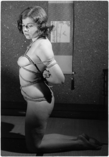 Y94シーラケニ金髪碧眼の女性