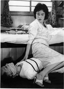 196-13a ベッド下1 春日001d