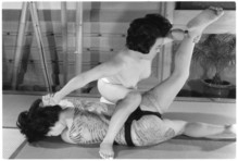 めそ6 女斗美固め業黒フン白フン着用