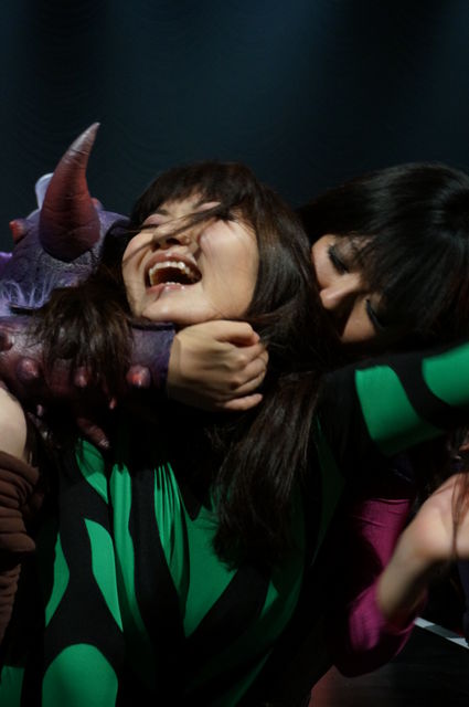 2401266_1897664334_206large